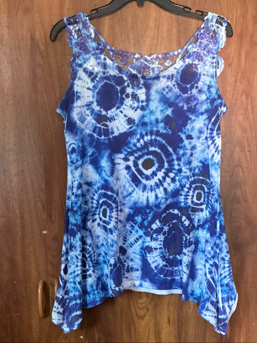 Women’s Blue Tie-Dye Crochet-Trim Tank Top